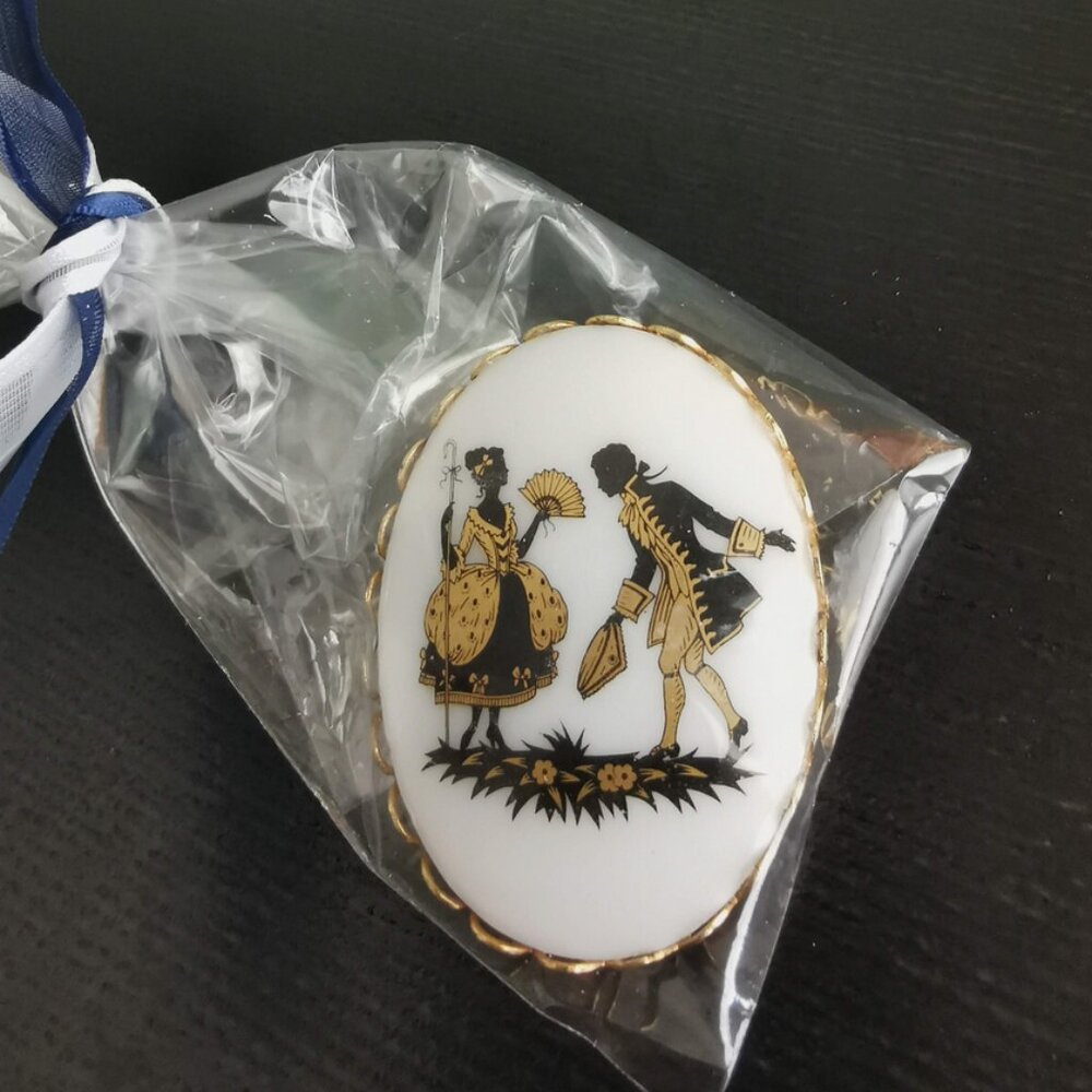 Vintage‎ Countess Porcelain Brooch Courting Couple Pin Black Gold on White